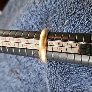 Gold men's comfort wedding band